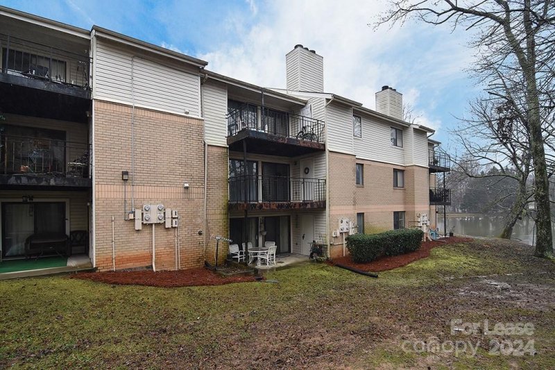 Property image 3 at 4902 Spring Lake Drive, Charlotte, NC 28212