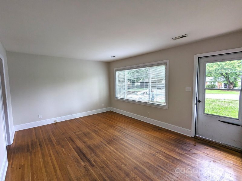 Property image 2 at 3739 Fieldcrest Road, Charlotte, NC 28217