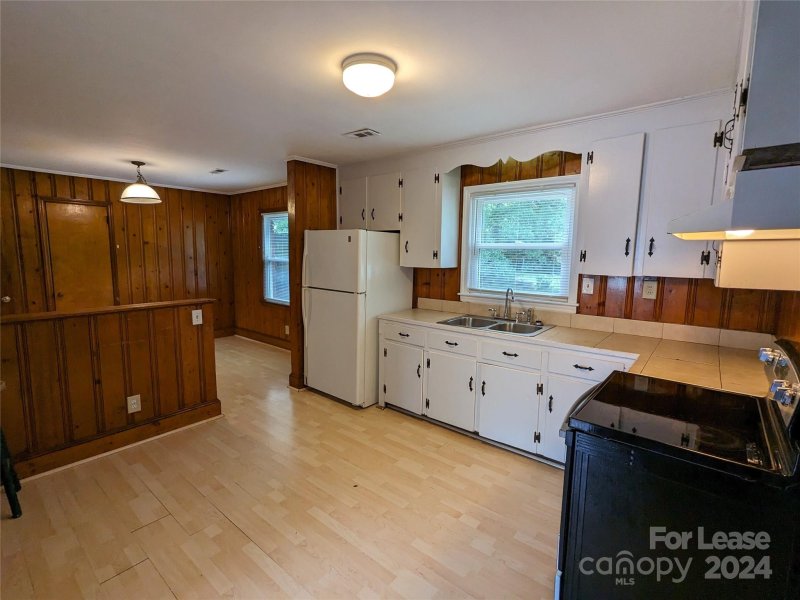 Property image 3 at 3739 Fieldcrest Road, Charlotte, NC 28217