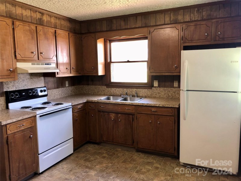 Property image 2 at 810 S Laurel Street, Lincolnton, NC 28092