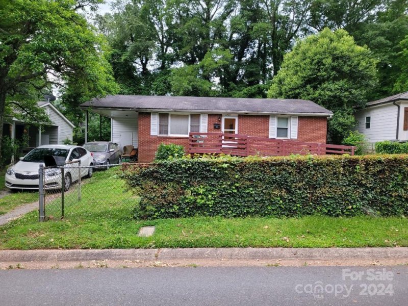 2709 Ravencroft Drive