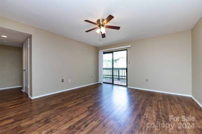 Property image 3 at 5016 Sardis Road, Charlotte, NC 28270