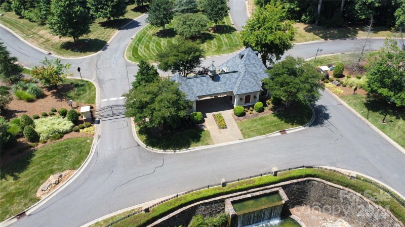 Property image 3 of 2000 Gladelynn Court in Reflection Pointe, Belmont, NC 28012