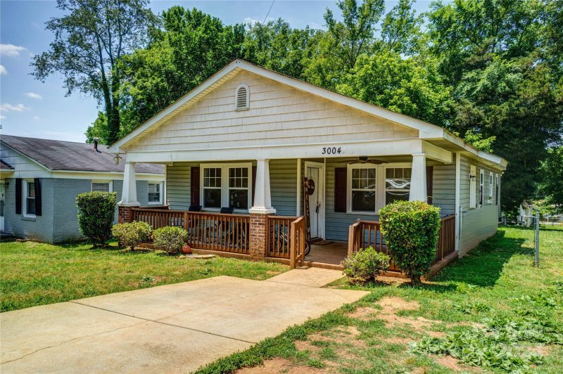 Property image 3 at 3004 Ridge Avenue, Charlotte, NC 28208