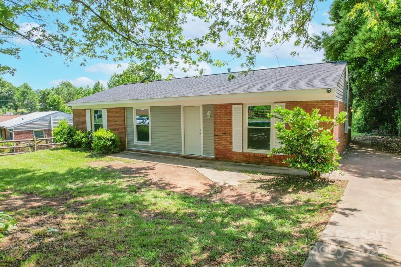 Property image 2 at 511 Milan Road, Charlotte, NC 28216