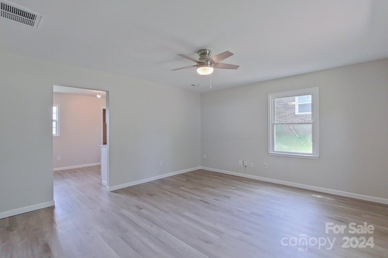 Property image 4 at 511 Milan Road, Charlotte, NC 28216