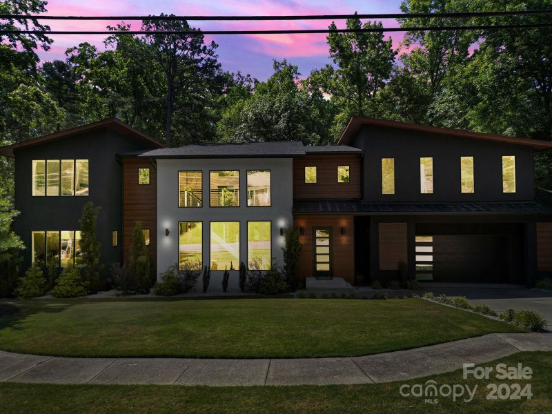 Property image 2 at 2732 Huntingtowne Farms Lane, Charlotte, NC 28210