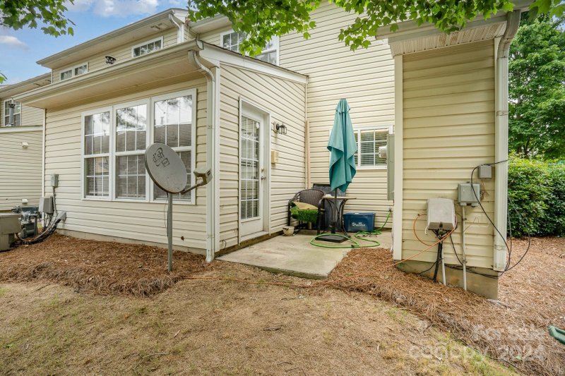 Property image 3 at 3264 Barons Court Road, Charlotte, NC 28213