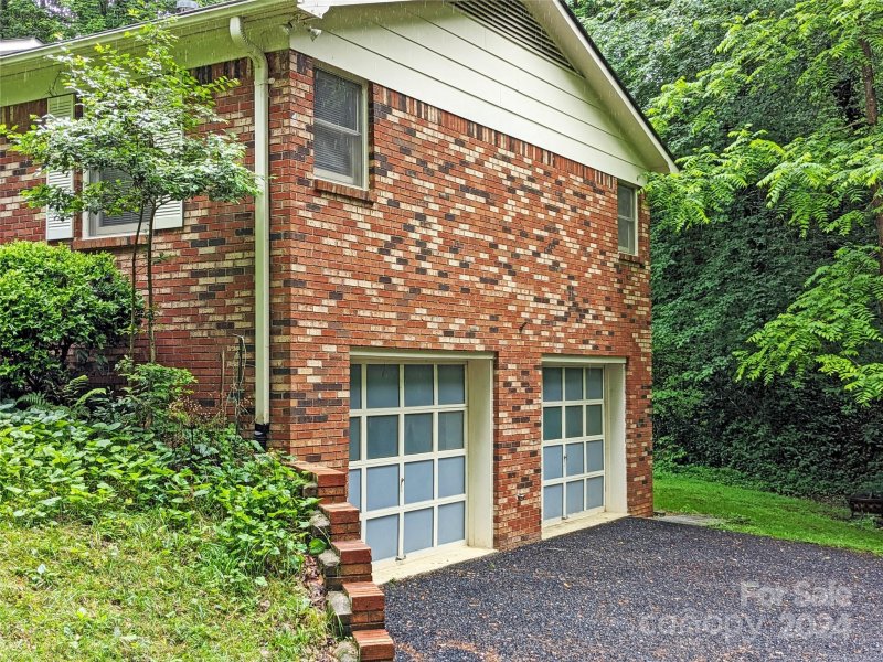 Property image 4 at 146 Surry Lane, Hendersonville, NC 28791