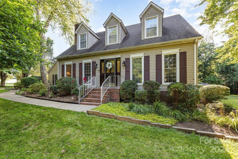 Property image 4 at 304 Meadow Green Drive, Salisbury, NC 28147