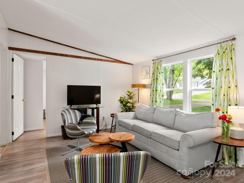 Property image 3 at 50 E Broadleaf Drive, Hendersonville, NC 28739