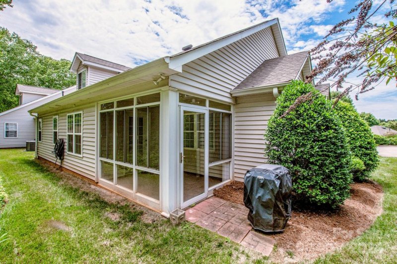 Property image 4 at 112 Oak Village Parkway, Mooresville, NC 28117