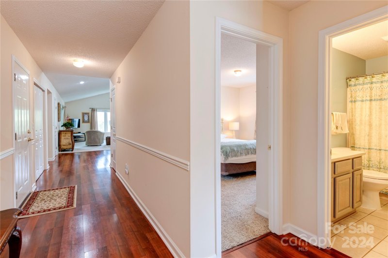 Property image 3 at 34 Gray Wolf Lane, Hendersonville, NC 28792