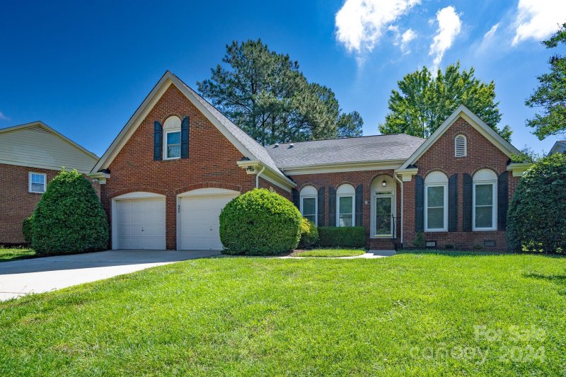 Property image 2 at 230 Walnut Point Drive, Matthews, NC 28105