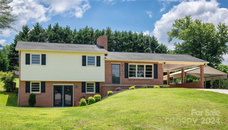 Property image 2 at 2560 Sweetbriar Circle, Lenoir, NC 28645