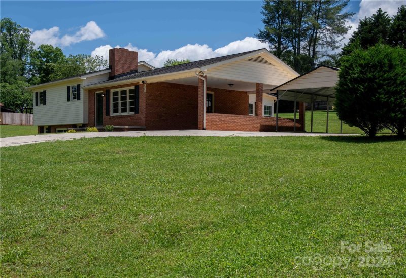 Property image 3 at 2560 Sweetbriar Circle, Lenoir, NC 28645