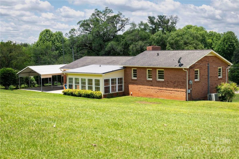 Property image 5 at 2560 Sweetbriar Circle, Lenoir, NC 28645