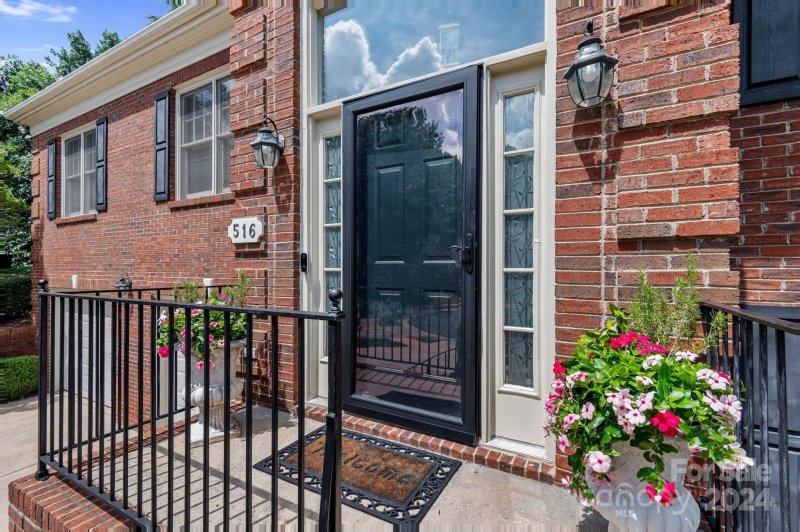 Property image 2 at 516 Clairview Lane, Matthews, NC 28105