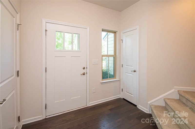 Property image 3 at 327 Scenic View Lane, Matthews, NC 28104