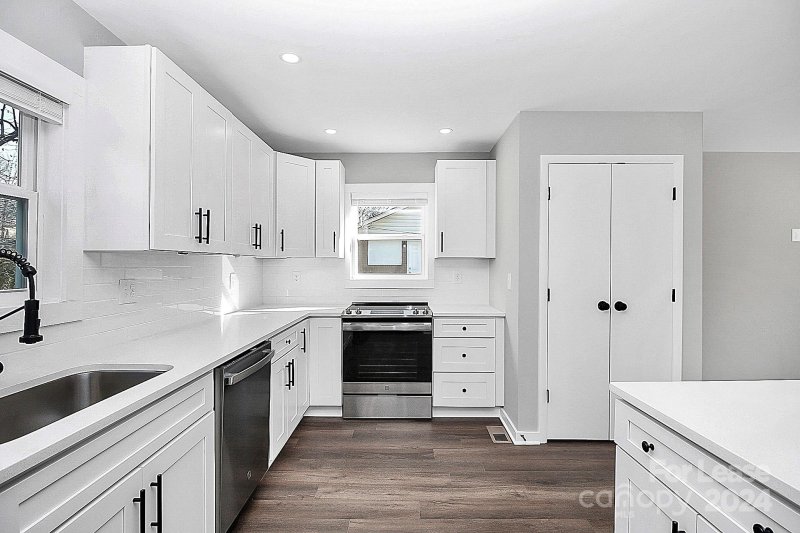 Property image 3 at 5015 Curtiswood Drive, Charlotte, NC 28213