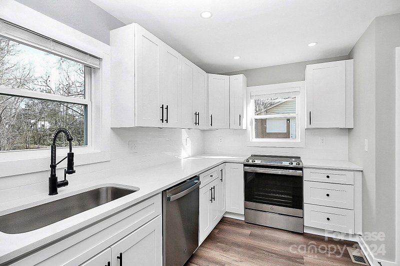 Property image 4 at 5015 Curtiswood Drive, Charlotte, NC 28213