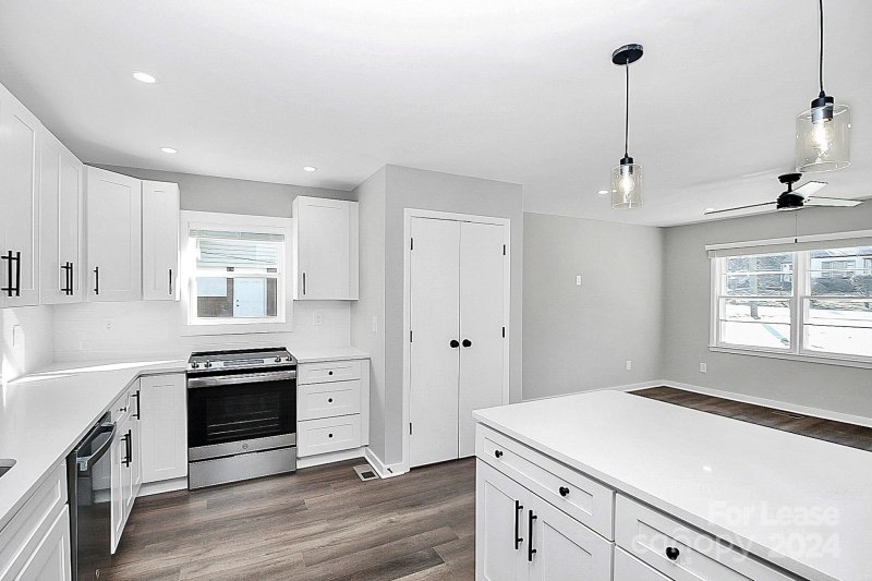 Property image 5 at 5015 Curtiswood Drive, Charlotte, NC 28213