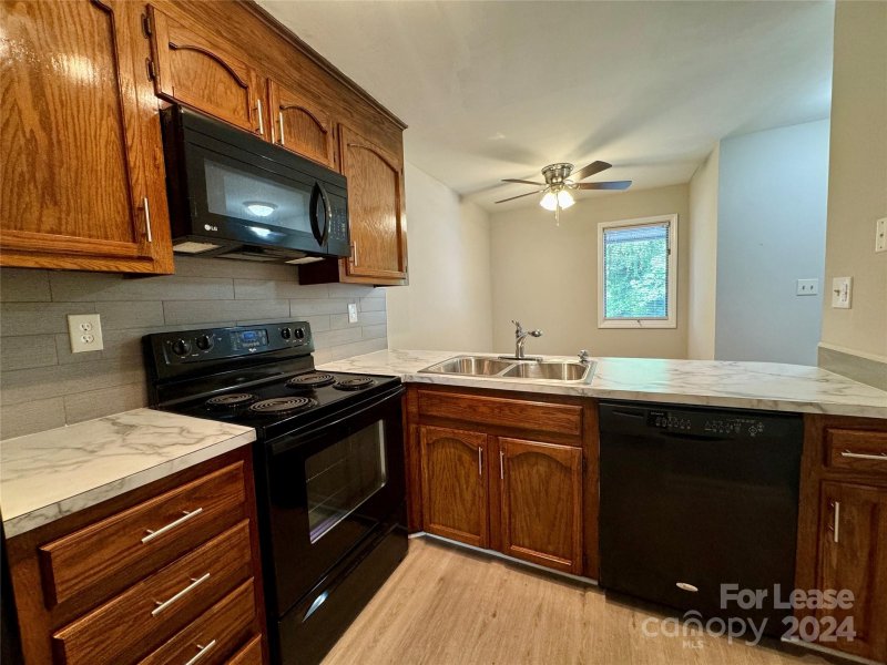 Property image 4 at 100 Willow Run Drive, Gastonia, NC 28056