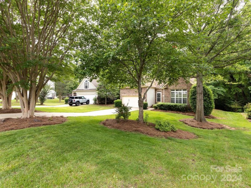 Property image 2 at 701 Clearbrook Road, Matthews, NC 28105