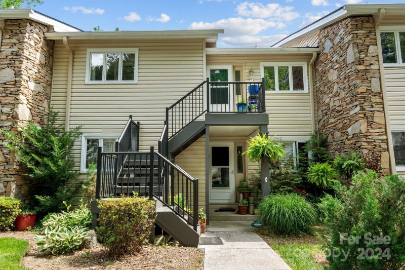 Property image 3 at 461 Britton Creek Drive, Hendersonville, NC 28791