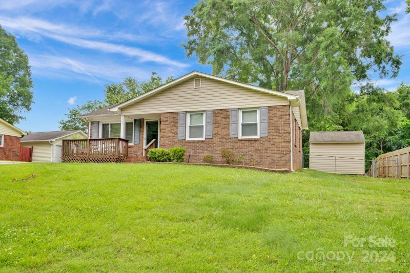 Property image 2 at 5503 Vandora Drive, Charlotte, NC 28215