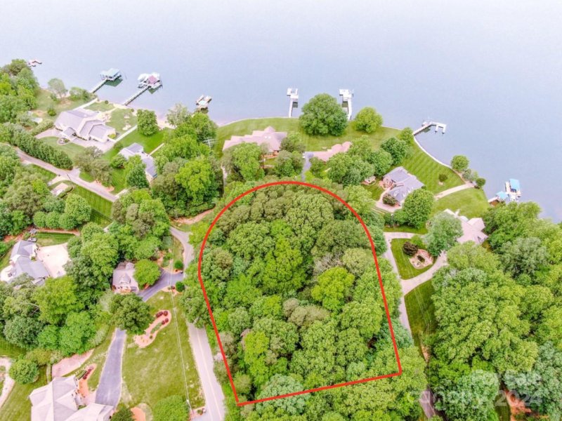 Property image 2 at 393 Lakeview Shores Loop, Mooresville, NC 28117