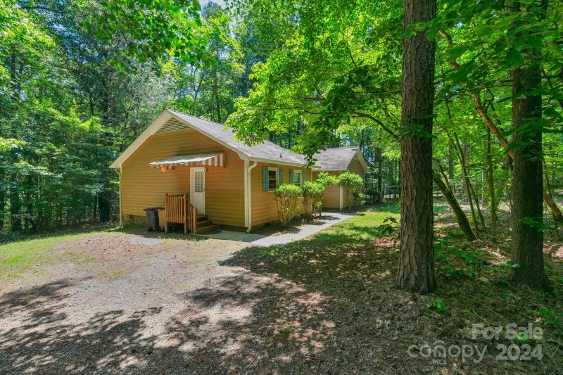 Property image 3 at 5917 Indian Brook Drive, Matthews, NC 28104