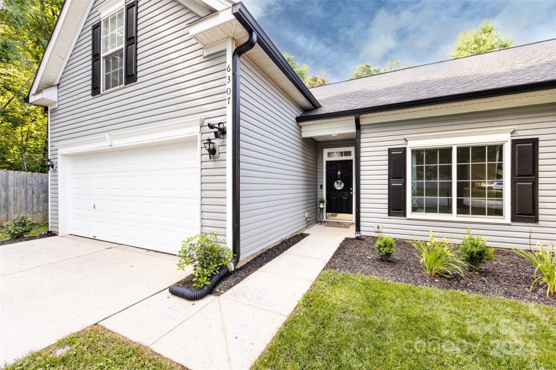 Property image 4 at 6307 Sackett Way, Charlotte, NC 28269