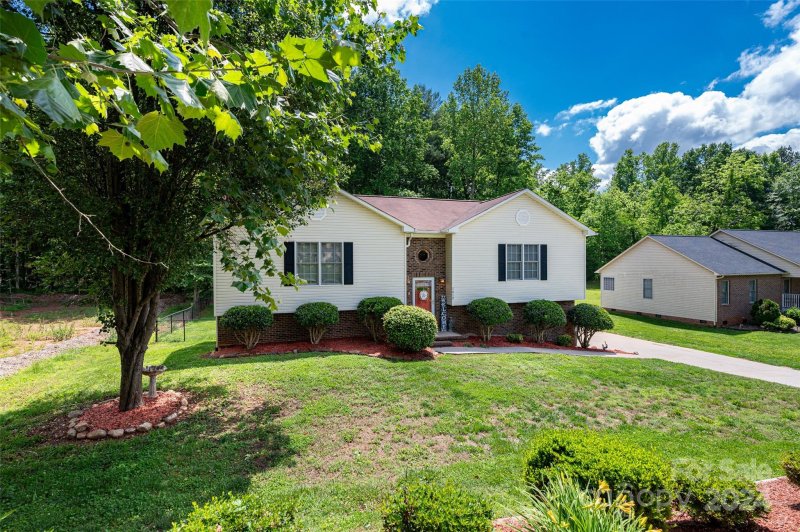 Property image 2 at 1612 Indian Springs Drive, Conover, NC 28613