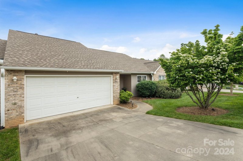 Property image 2 at 44 Farington Circle, Fletcher, NC 28732