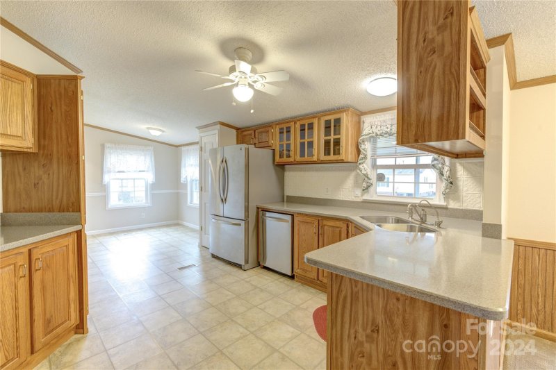 Property image 3 at 525 Riverwind Drive, Hendersonville, NC 28739