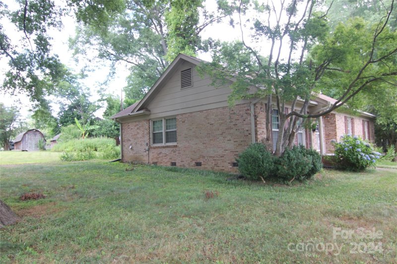 Property image 4 at 5801 Whitingham Drive, Charlotte, NC 28215