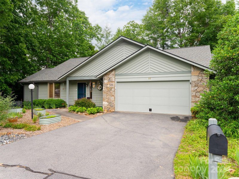 Property image 3 at 11 Brody Trail, Asheville, NC 28804