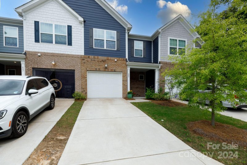 809 Gable Oak Lane