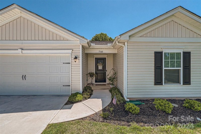 Property image 2 at 7340 Latham Way, Denver, NC 28037