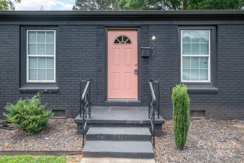 Property image 2 at 2311 Crestview Drive, Charlotte, NC 28216