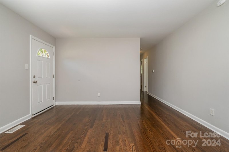 Property image 4 at 2311 Crestview Drive, Charlotte, NC 28216