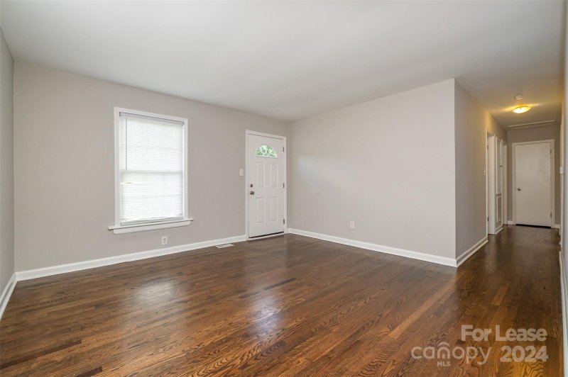 Property image 5 at 2311 Crestview Drive, Charlotte, NC 28216