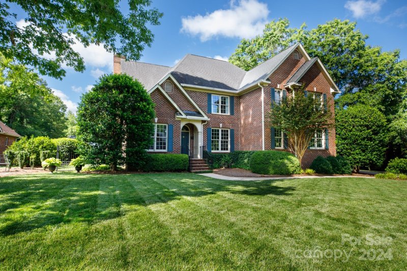 1537 Summit View Drive