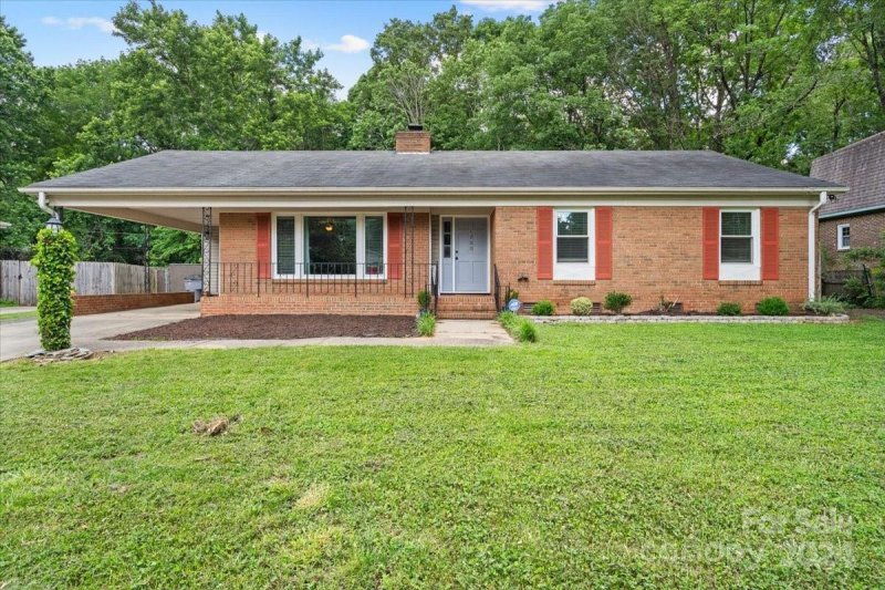 Property image 2 at 1200 Fox Run Drive, Charlotte, NC 28212