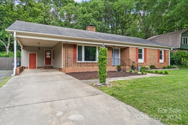 Property image 3 at 1200 Fox Run Drive, Charlotte, NC 28212