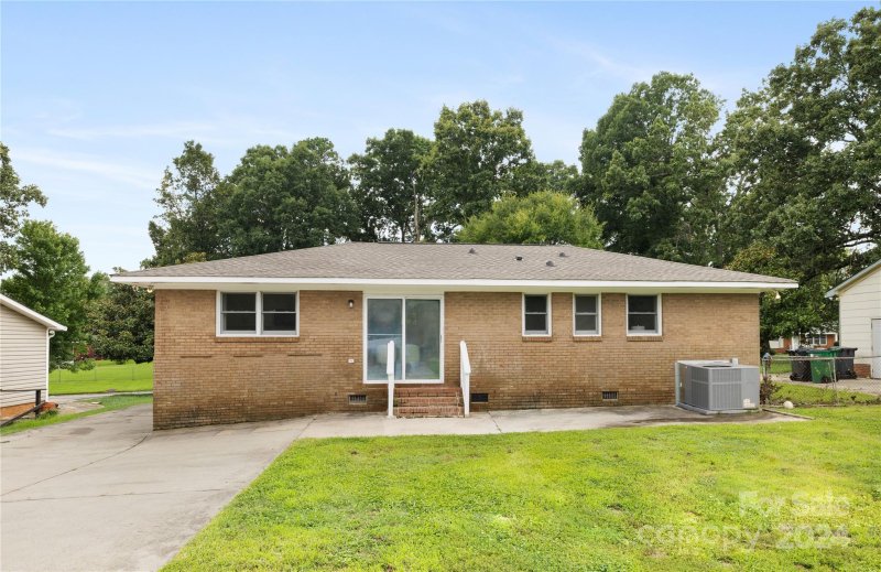 Property image 4 at 1124 Bilmark Avenue, Charlotte, NC 28213