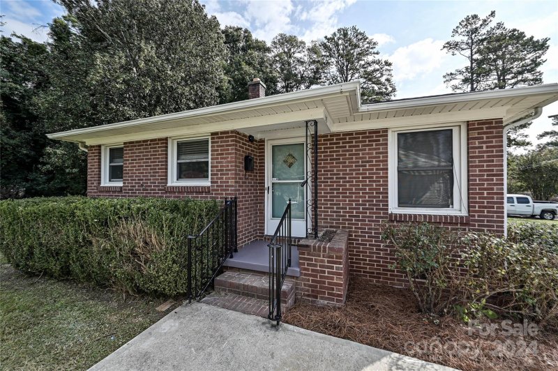 Property image 2 at 317 Gaston Avenue, Mount Holly, NC 28120