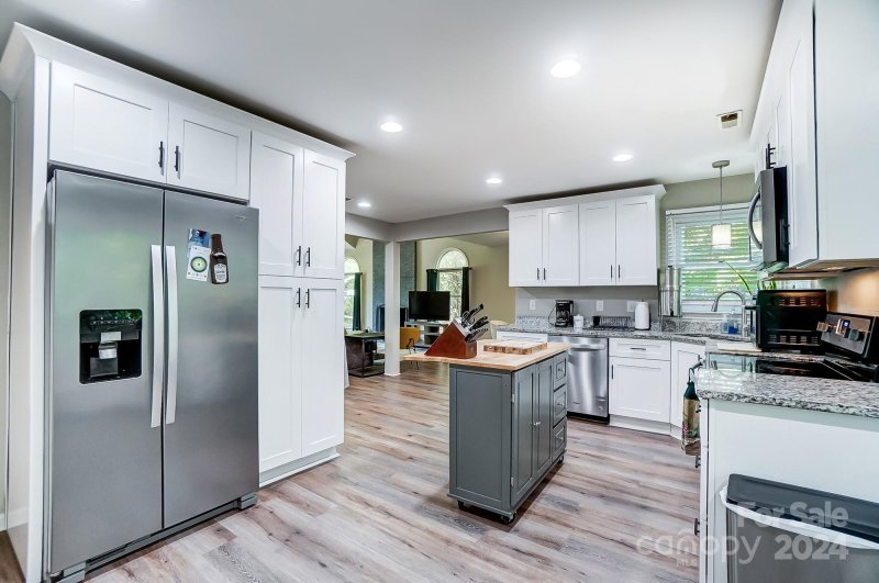 Property image 2 at 2142 Highland View Lane, Charlotte, NC 28214