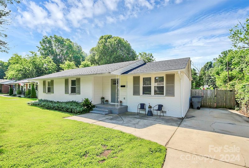 Property image 2 at 3544 Stonehaven Drive, Charlotte, NC 28215
